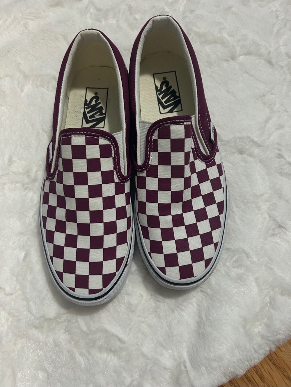 Vans women’s  Slip-On Checkerboard Shoe - Burgundy & White